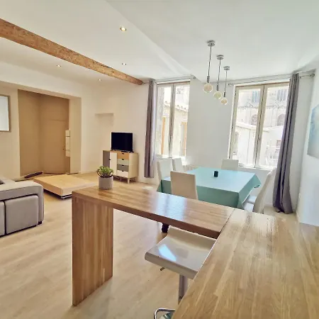 Splendide Appt Climatise, Coeur De Ville, Calme, Proche Grds Buffets 10 12 Personnes Apartmán